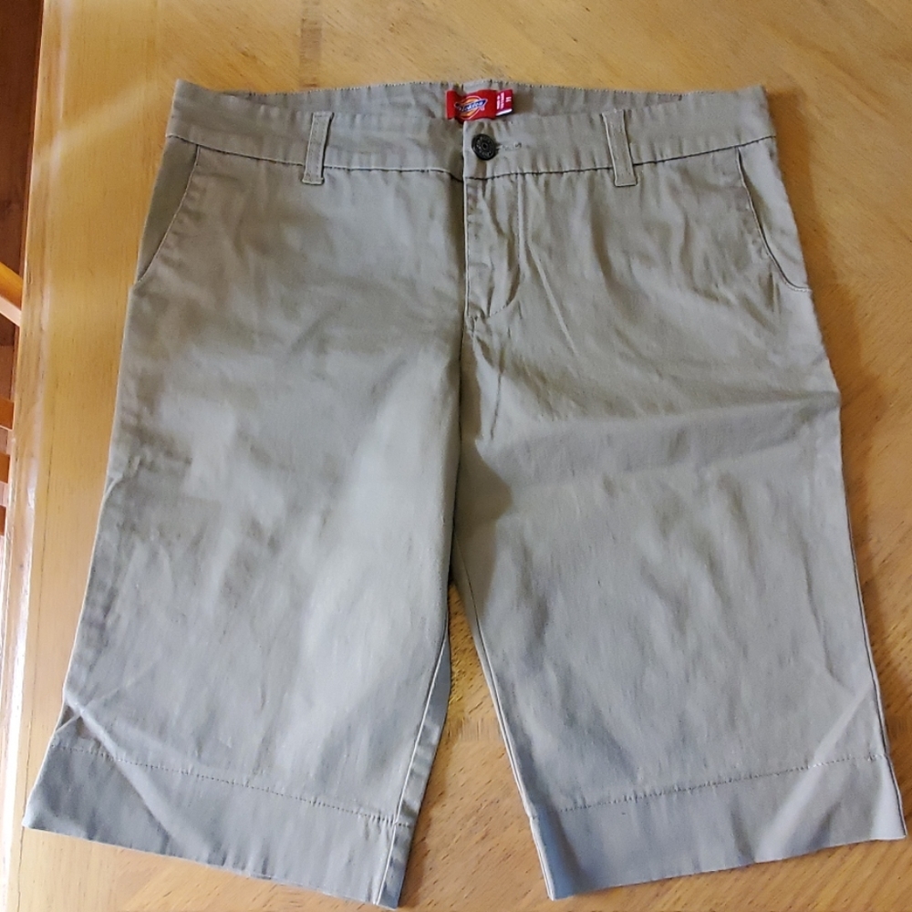 Junior's Dickies shorts